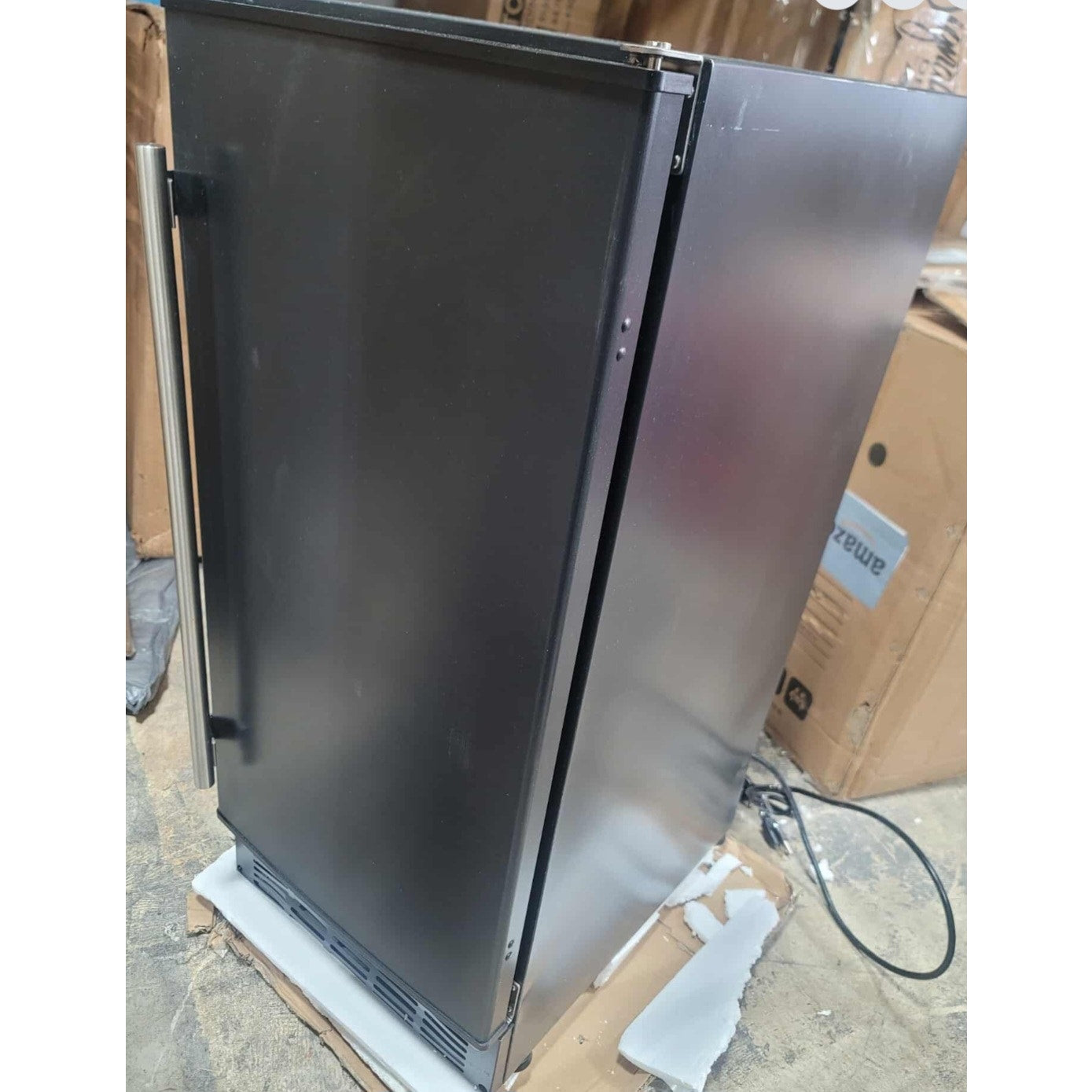 EdgeStar IB250BL 15 Inch Wide 20 Lb. Built-in Ice Maker with 25 Lbs. Daily Ice Production