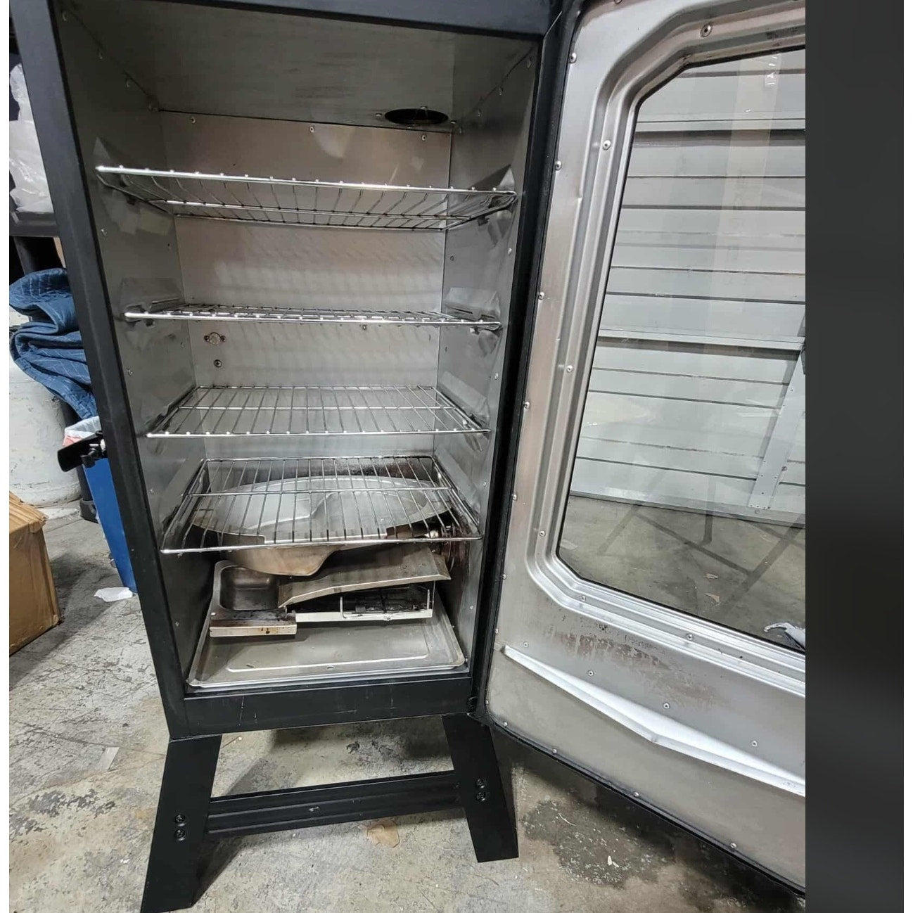 Masterbuilt® 30-inch Digital Electric Vertical BBQ Smoker with Leg Kit, Side Wood Chip Loader