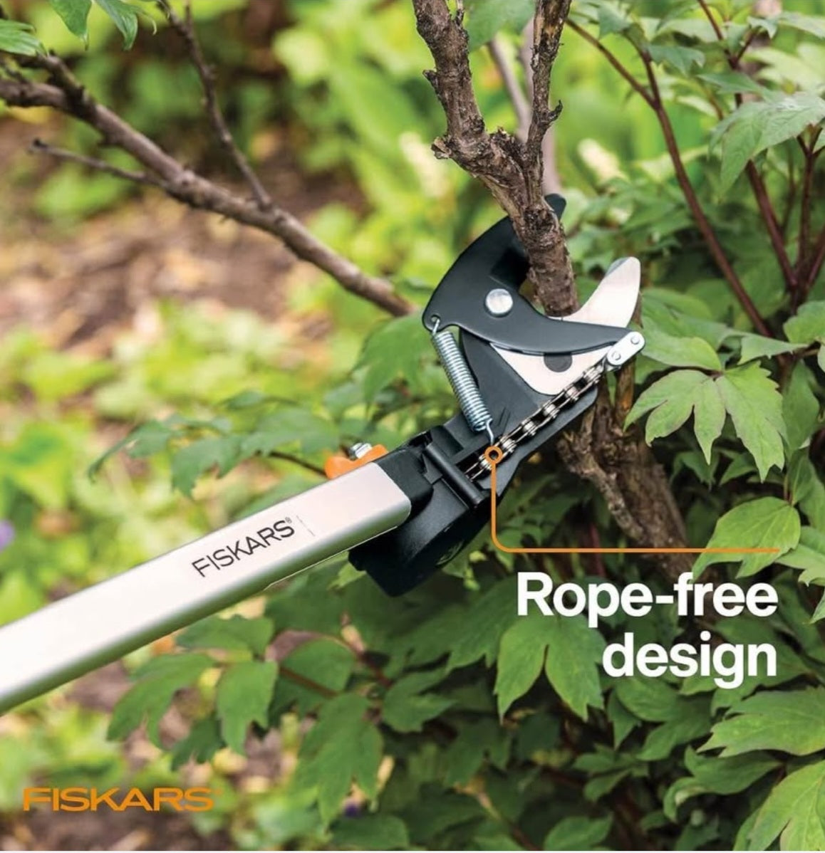 Fiskars 2-in-1 Extendable Tree Pruner and Pole Saw (Extends 7.9 - 12 feet) with Rotating Head, Pruni