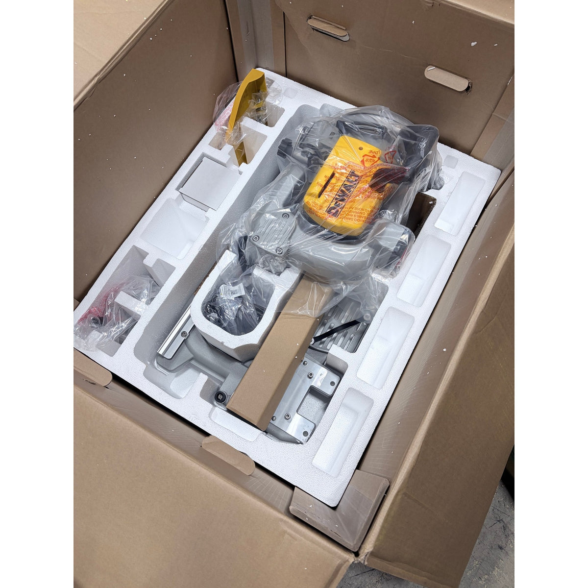 Dewalt wet tile saw with stand, 10-inch cord D2400s