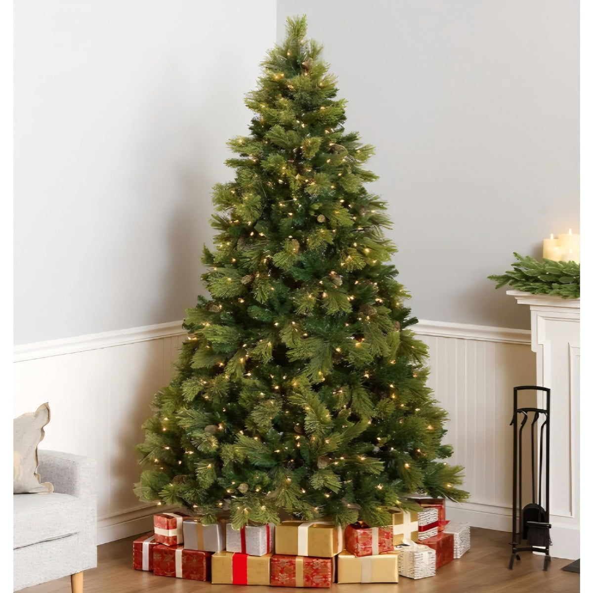 Artificial Christmas Tree, 750 Clear Lights, 1,399 Tips, Includes Stand, Green
