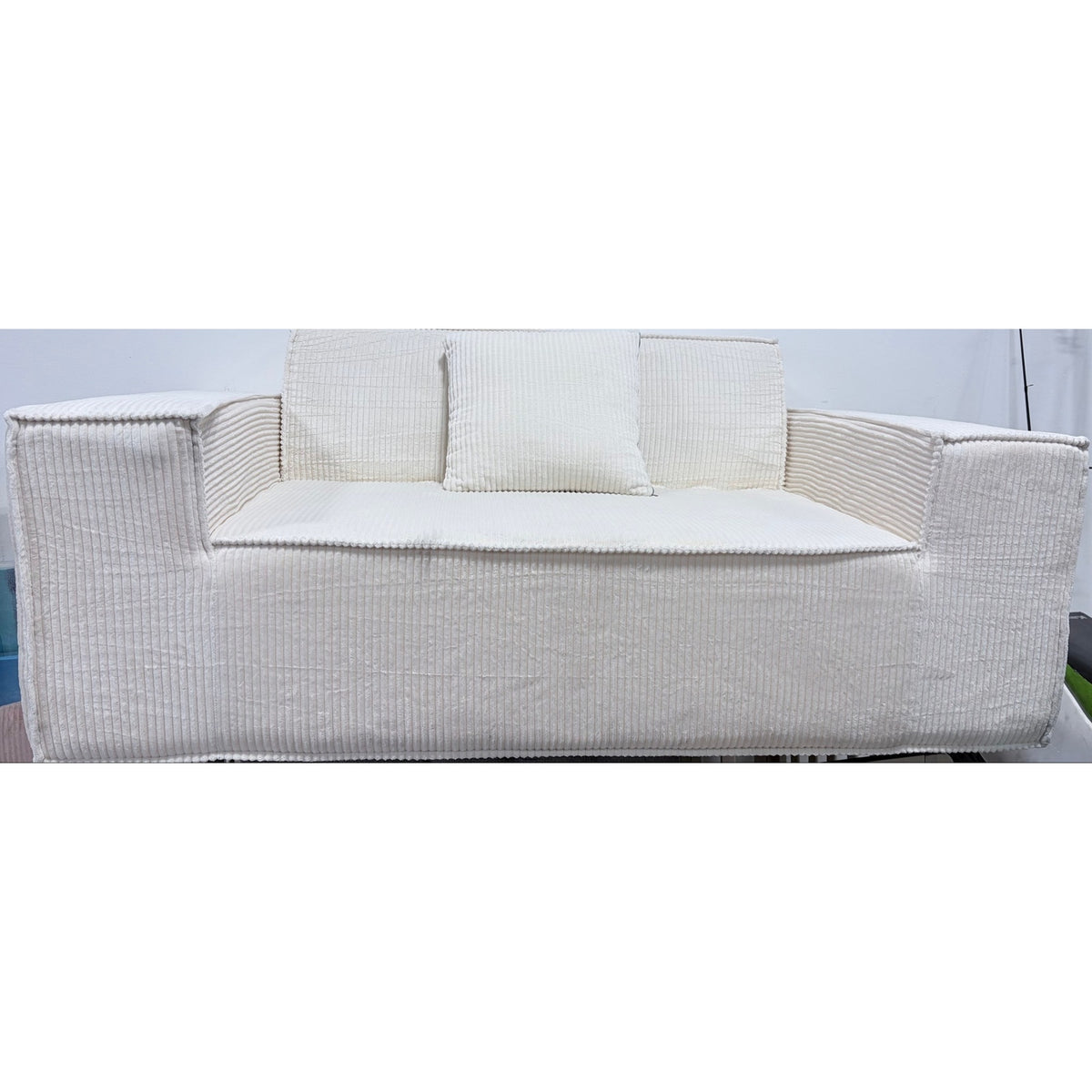 Loveseat boneless, color cream white, one pillow